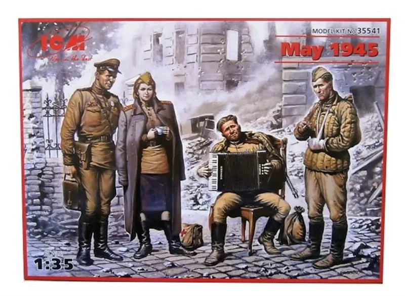 35541 1/35 May 1945 4 figures 1 officer 2 soldier