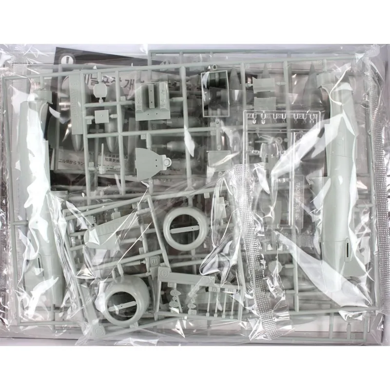 Academy 12313 1/48 F8F-1/2 Bearcat (USS Tarawa) Savaş Uçağı Demonte Plastik Maketi