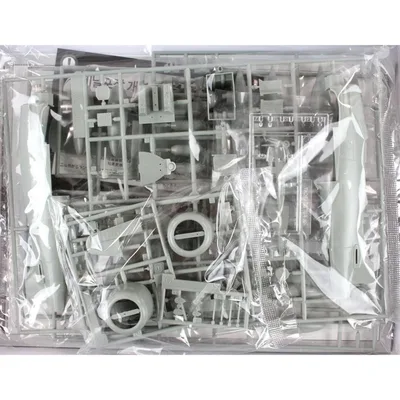 Academy 12313 1/48 F8F-1/2 Bearcat (USS Tarawa) Savaş Uçağı Demonte Plastik Maketi