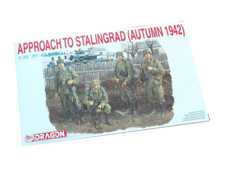 Dragon 6122 1/35 Ölçek Stalingrad Kuşatması (Sonbahar 1942) Asker Figürleri Plastik Model Kiti