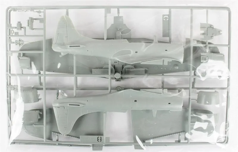 Academy 12329 1/48 USN SBD-5 (??Battle of the Philippine Sea) Savaş Uçağı Demonte Plastik Maketi