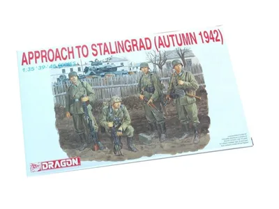Dragon 6122 1/35 Ölçek Stalingrad Kuşatması (Sonbahar 1942) Asker Figürleri Plastik Model Kiti