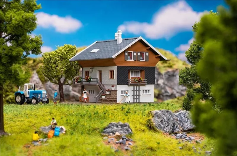 Faller 130676 1/87 Dağ Evi Demonte Plastik Maketi